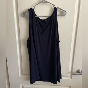 Lane Bryant vneck navy sleeveless tank size 26/28., like new. Length 31”.